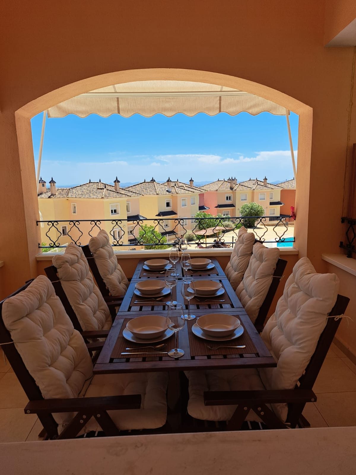 Eettafel op het terras in Apartamento Renes