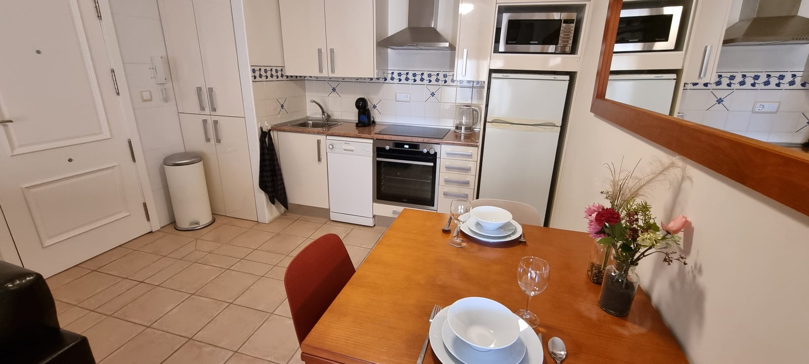 Keuken met eethoek in Casa Rebecca